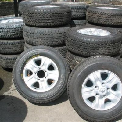 Alloy Wheel & Tyre fits R17" 275 65 five studd Landcruser