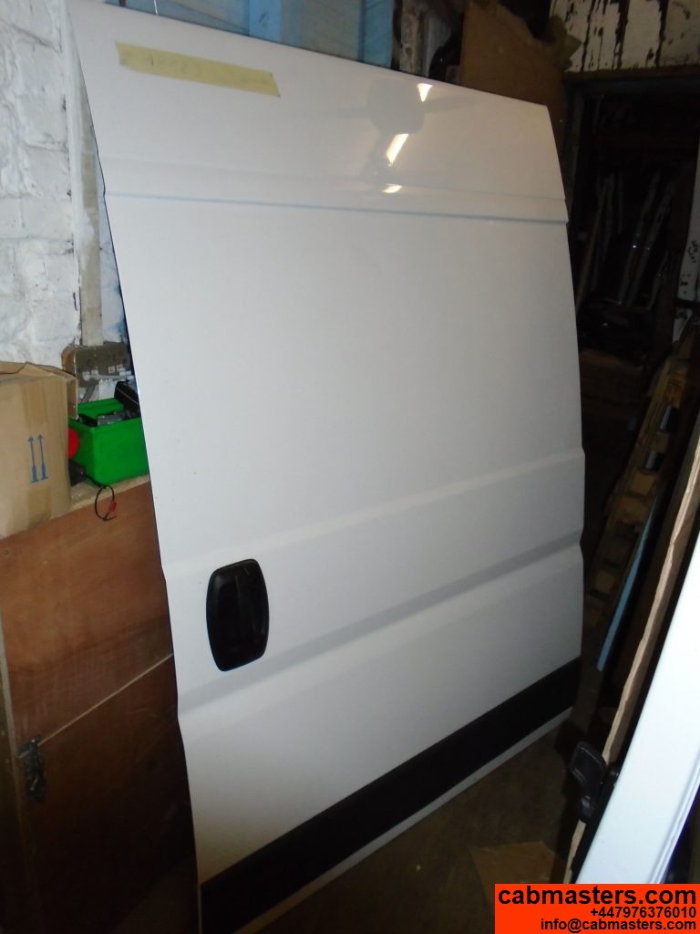 Citroen Relay side loading door