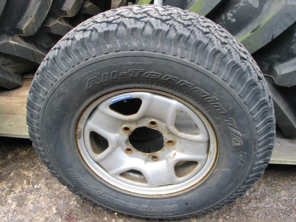 toyota 16in steel wheel and tyre