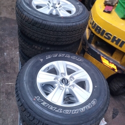 Toyota Land Cruiser 200 Alloy wheels and A/T Tyres SET OF 5